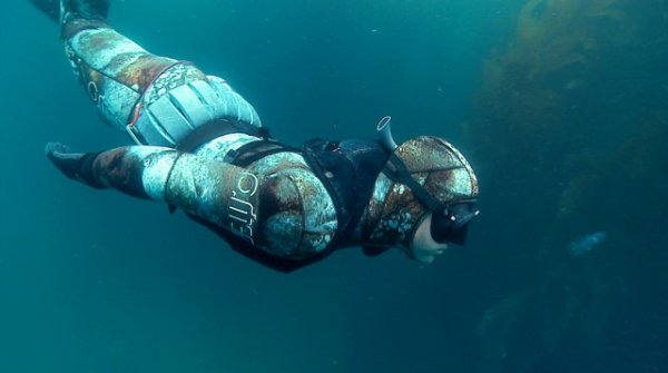 Новое поколение спасательного жилета для подводных охотников